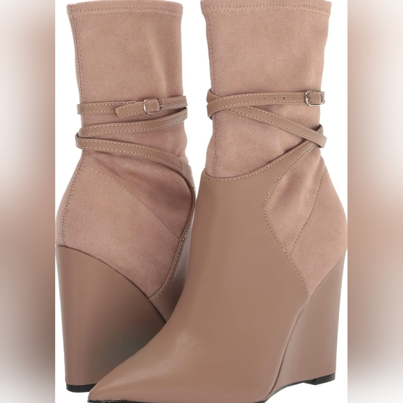 GUESS Women's Acora Ankle Boot, New Without Box. Botas  Guess, New Without Box. - Picture 7 of 7